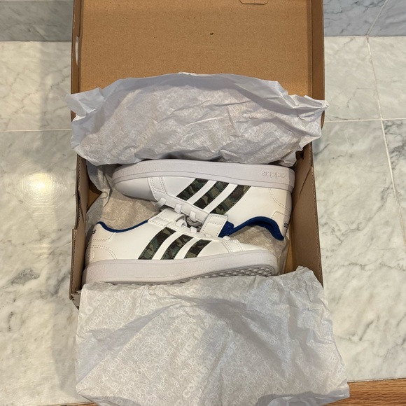 NEW! Toddler Boys Adidas Sneakers. Size 11K. White with camo stripes. - Picture 2 of 7
